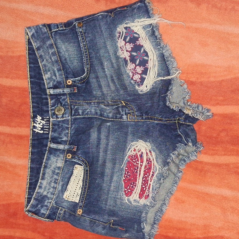 🌞 Tokyo Darling High Waisted Shorty denim shorts. Size 2 short.